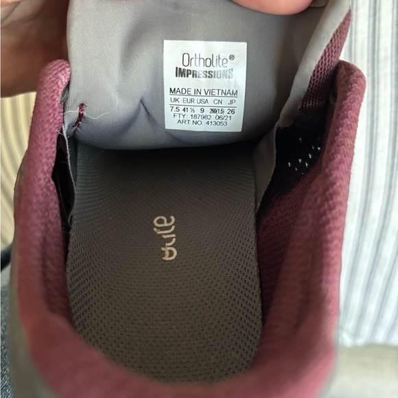 Salomon Women's Athletic Shoes - Burgundy and Gray - Picture 2 of 3